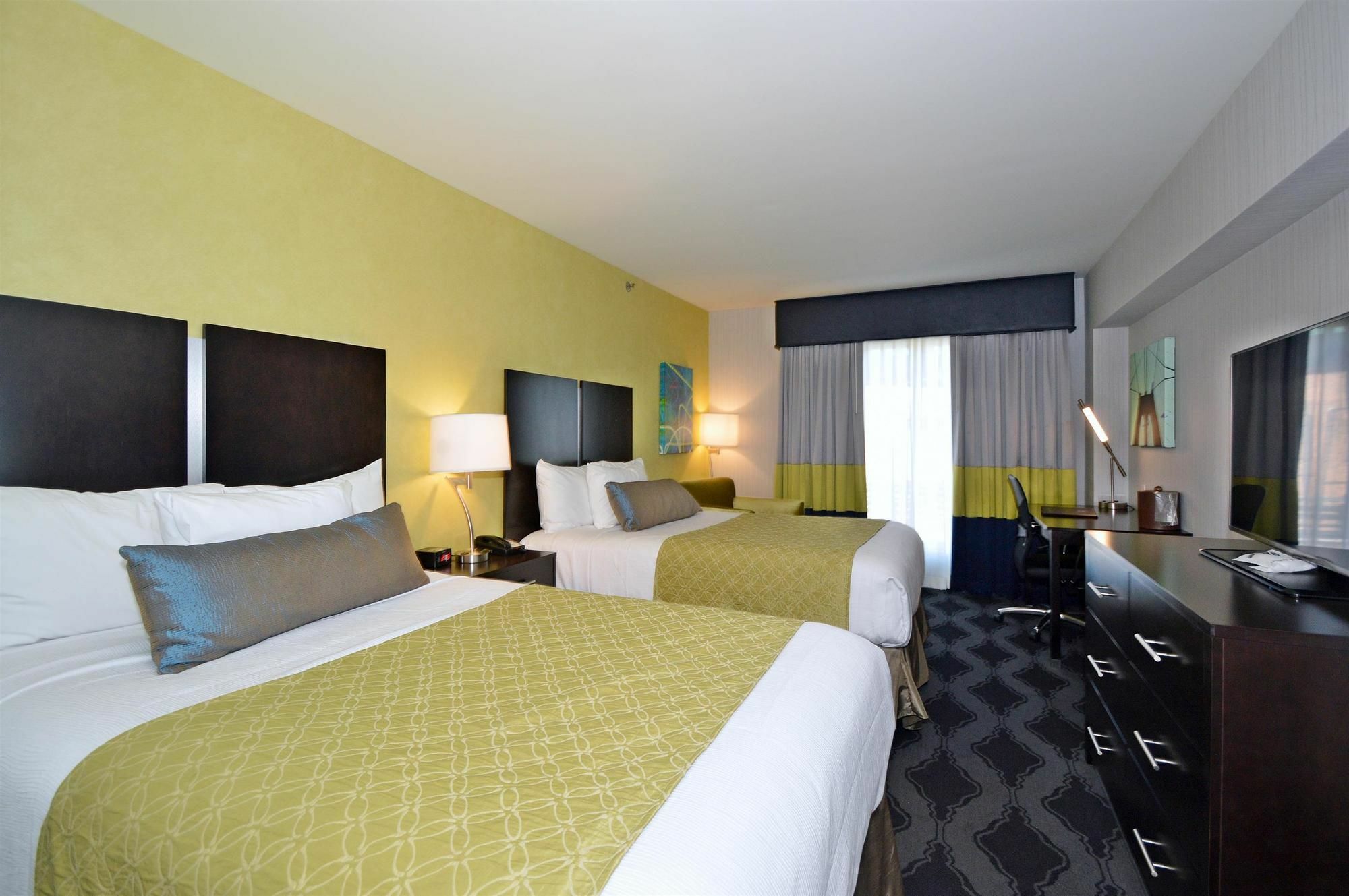 Best Western Plus Laguardia Airport Hotel Queens Нью-Йорк Экстерьер фото