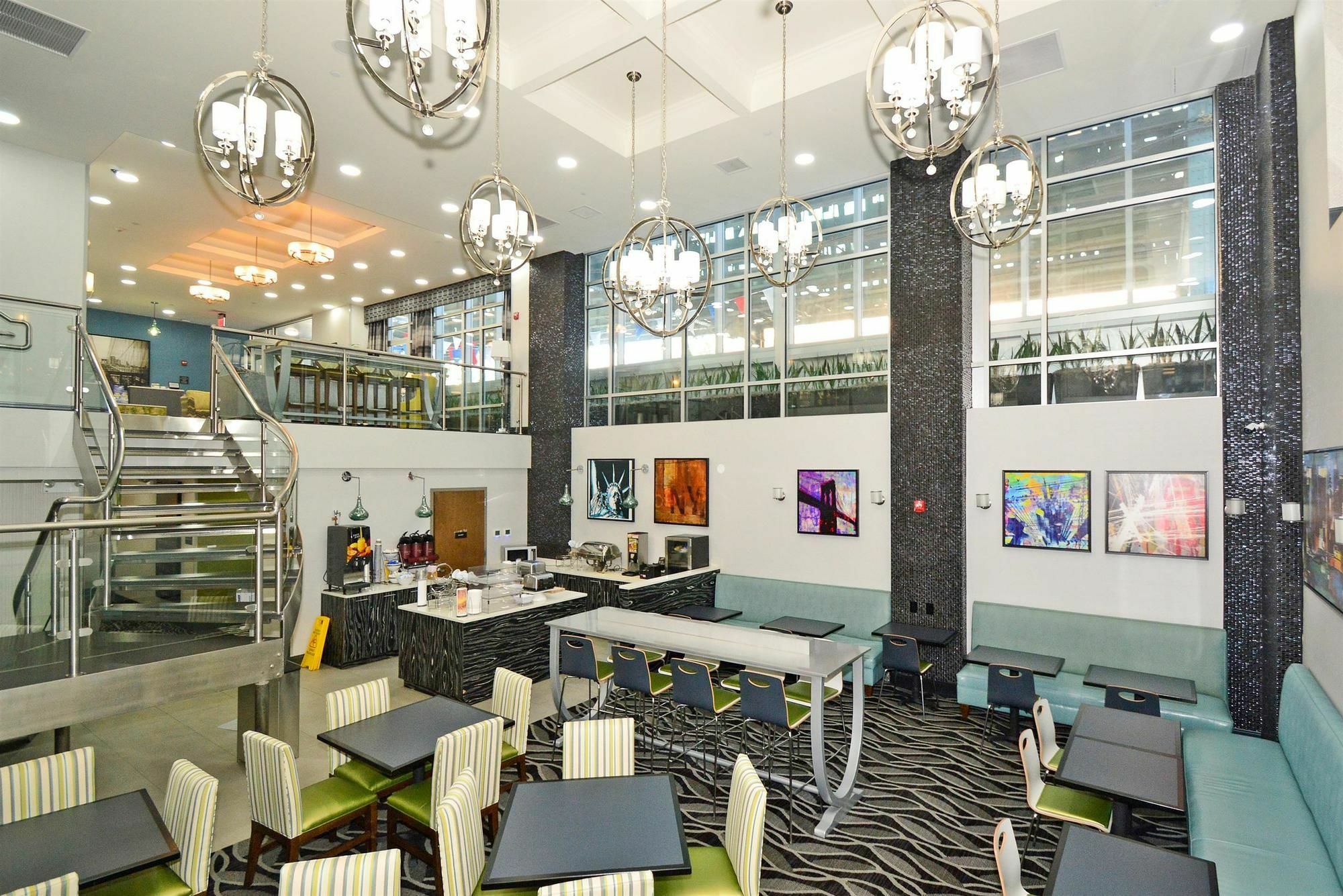 Best Western Plus Laguardia Airport Hotel Queens Нью-Йорк Экстерьер фото